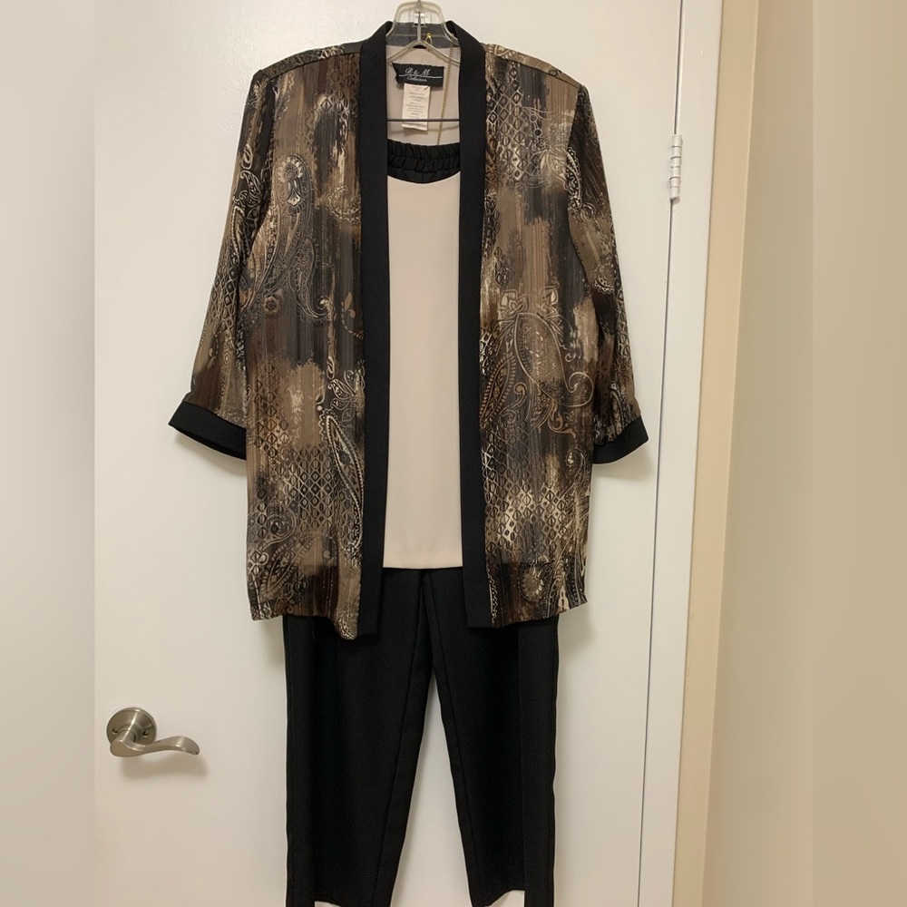 Beautiful two piece pant suit. Size 14